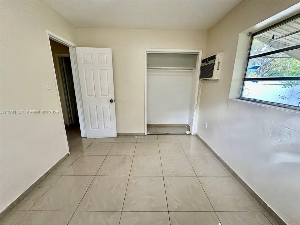 出租: $2,350 (2 贝兹, 1 浴室, 963 平方英尺)