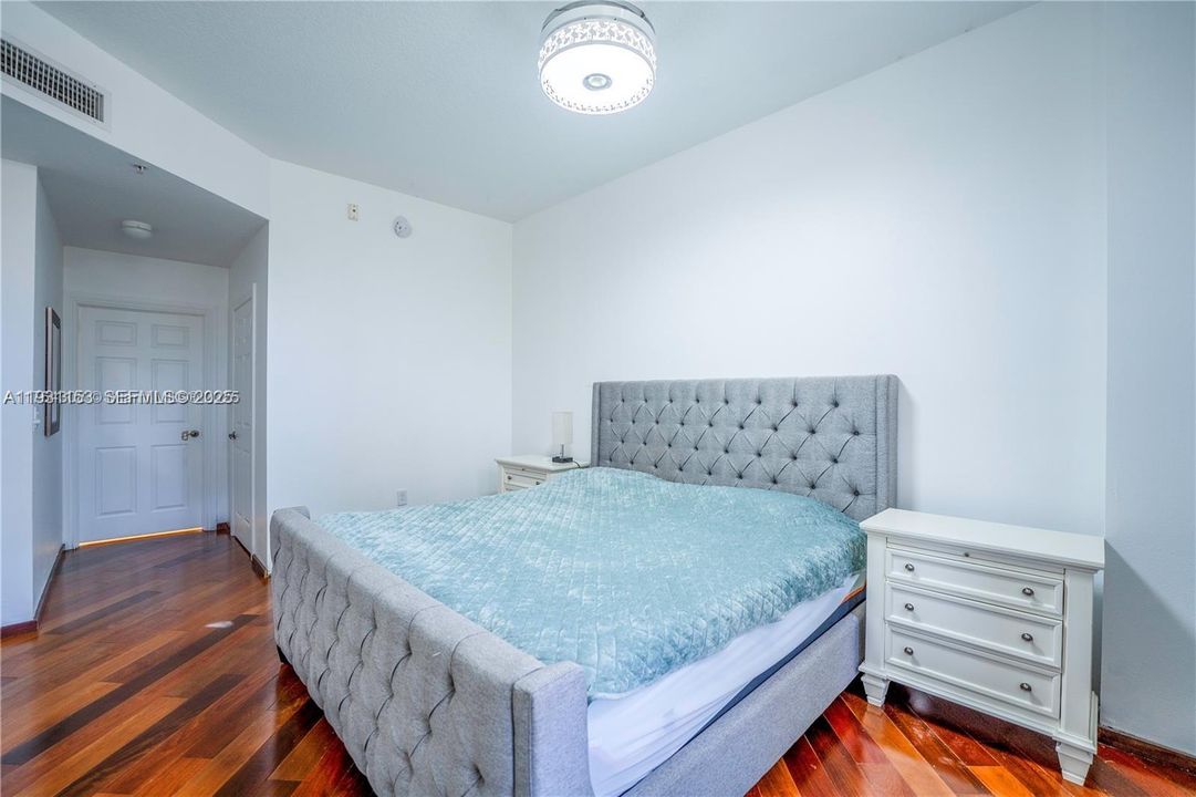 В аренду: $4,500 (3 спален, 2 ванн, 1365 Квадратных фут)