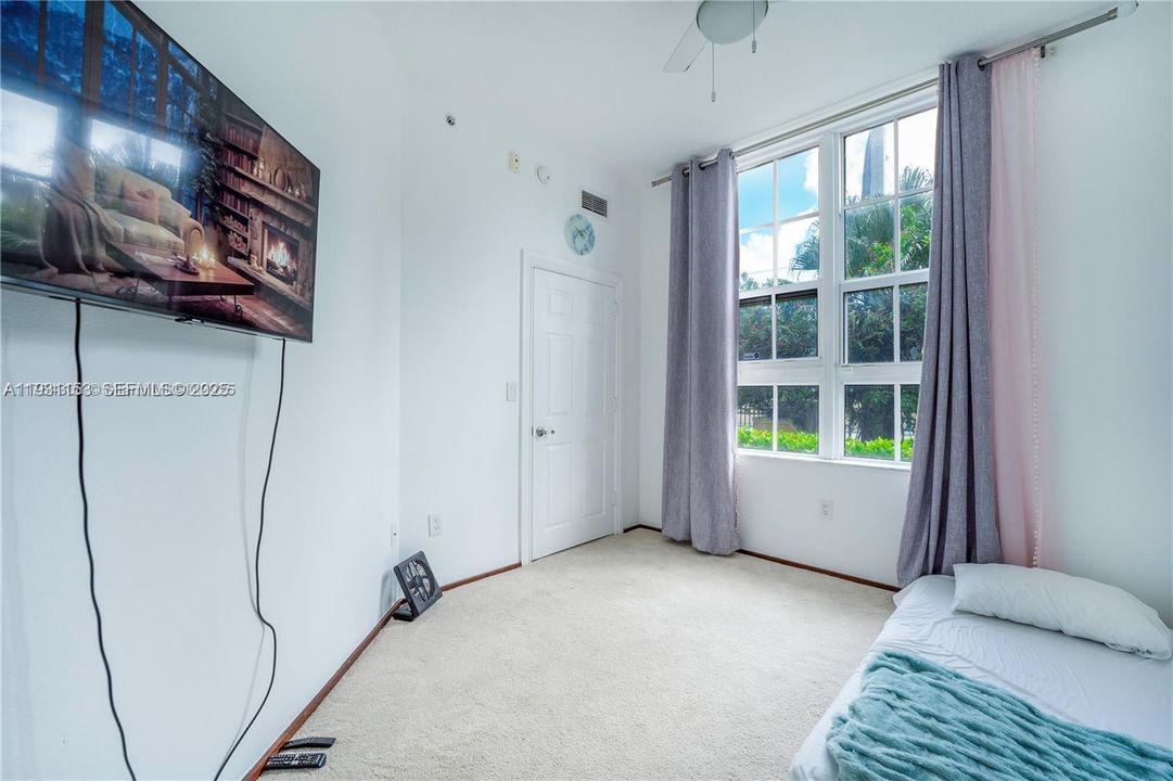 В аренду: $4,500 (3 спален, 2 ванн, 1365 Квадратных фут)