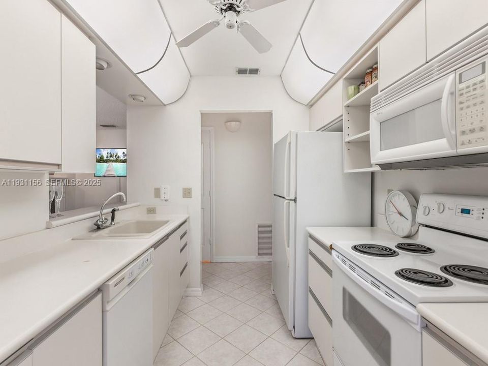 For Sale: $415,000 (3 beds, 2 baths, 2136 Square Feet)