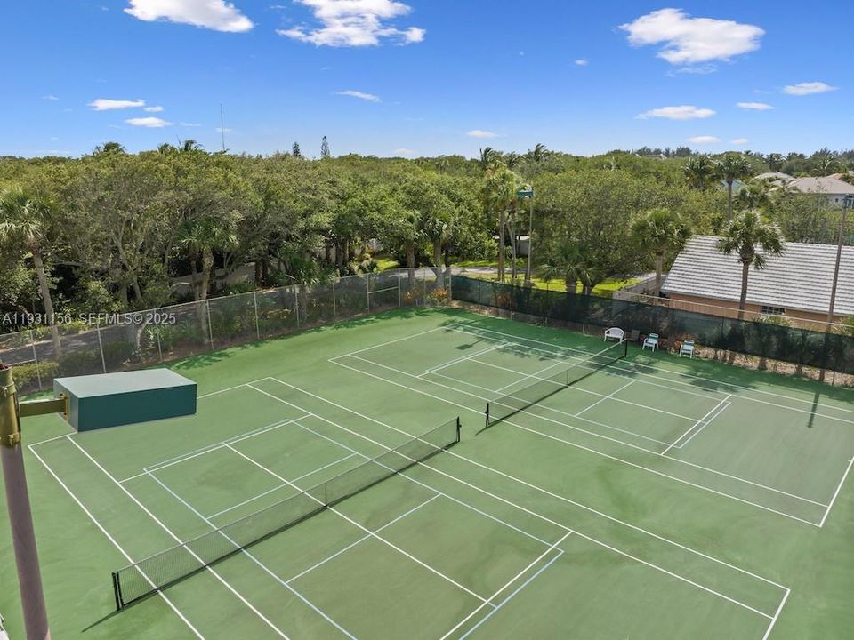 For Sale: $415,000 (3 beds, 2 baths, 2136 Square Feet)