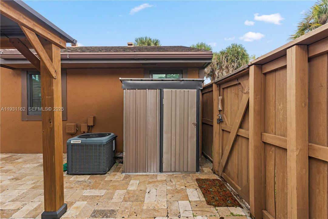 出租: $3,000 (2 贝兹, 2 浴室, 974 平方英尺)