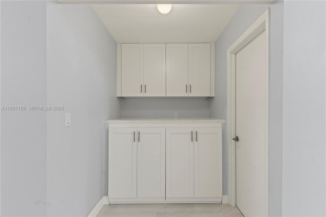 出租: $3,000 (2 贝兹, 2 浴室, 974 平方英尺)