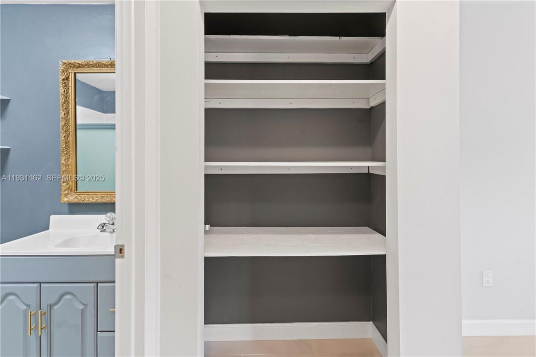 出租: $3,000 (2 贝兹, 2 浴室, 974 平方英尺)