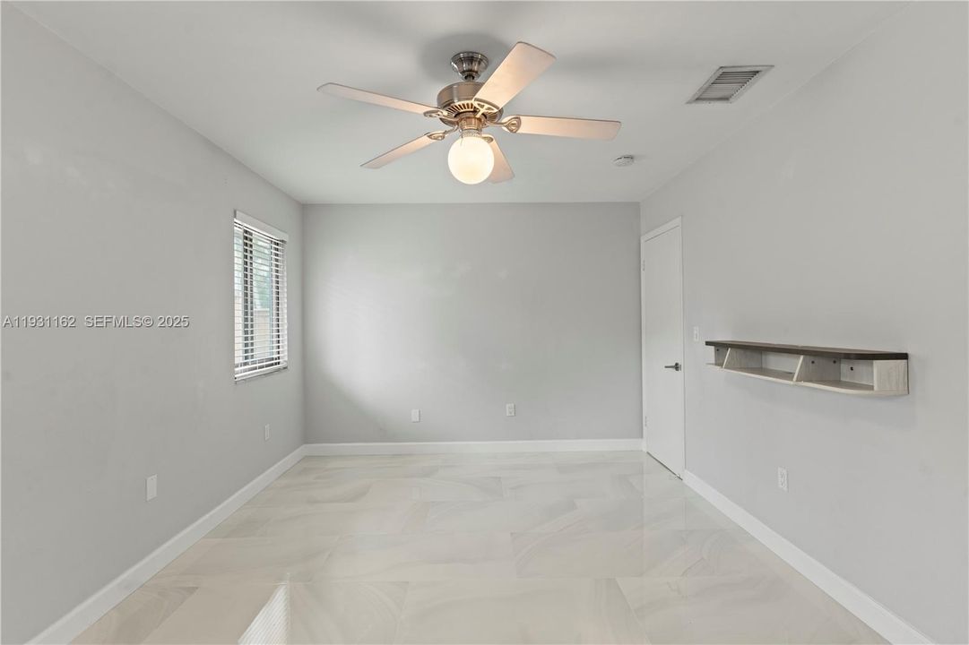 出租: $3,000 (2 贝兹, 2 浴室, 974 平方英尺)