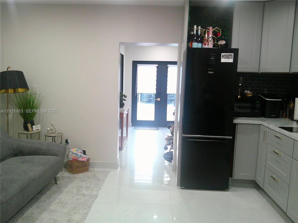 For Sale: $639,900 (3 beds, 2 baths, 2214 Square Feet)