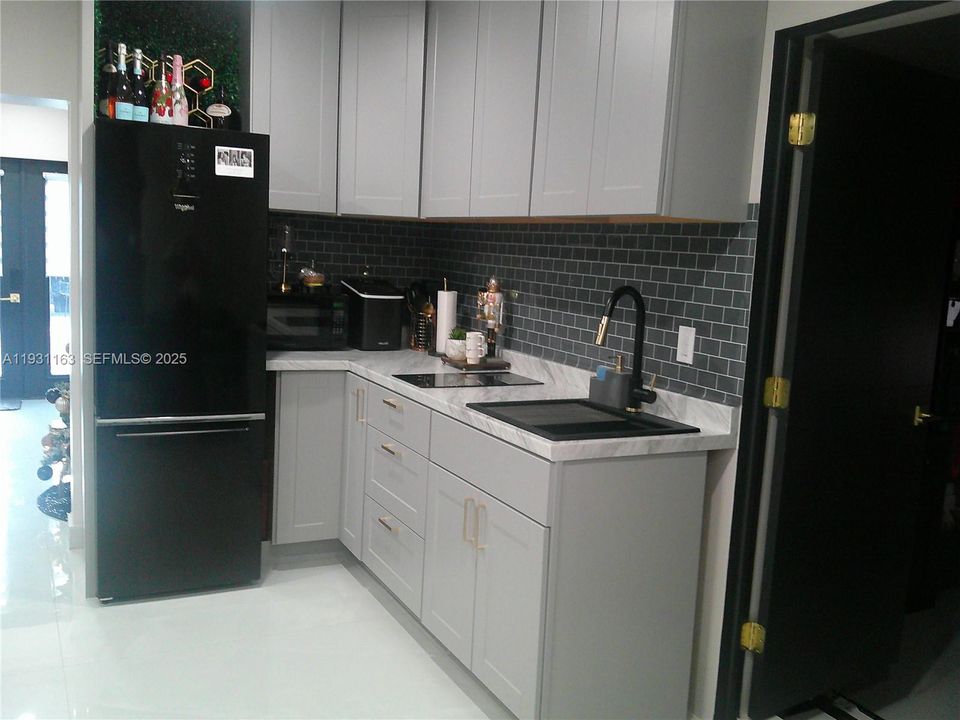 For Sale: $639,900 (3 beds, 2 baths, 2214 Square Feet)