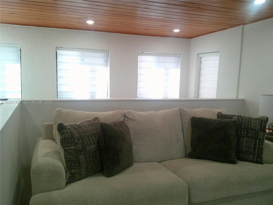 For Sale: $639,900 (3 beds, 2 baths, 2214 Square Feet)