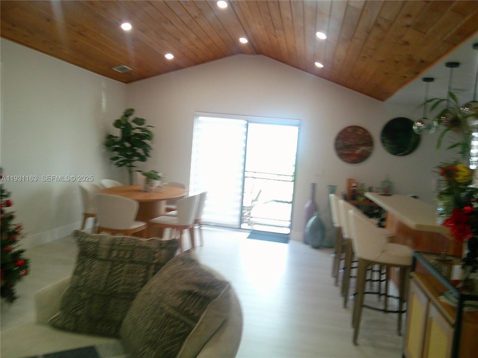 For Sale: $639,900 (3 beds, 2 baths, 2214 Square Feet)