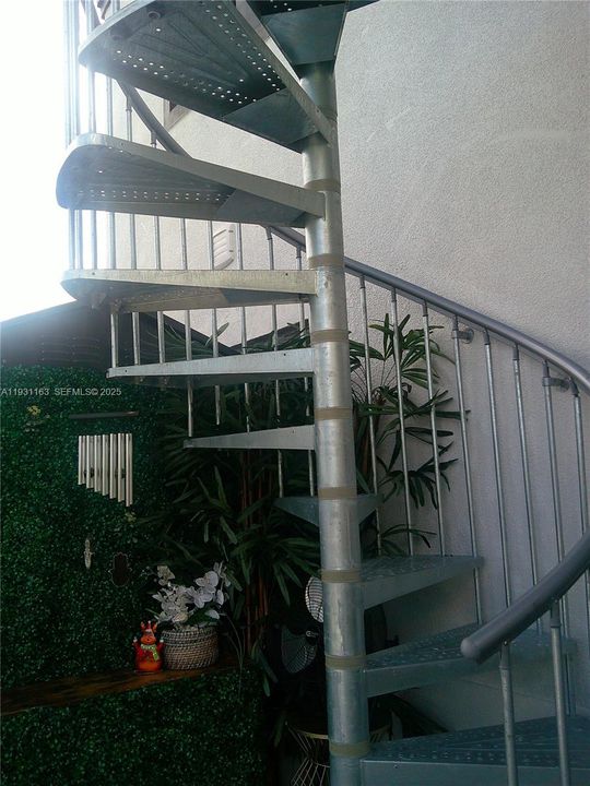 For Sale: $639,900 (3 beds, 2 baths, 2214 Square Feet)