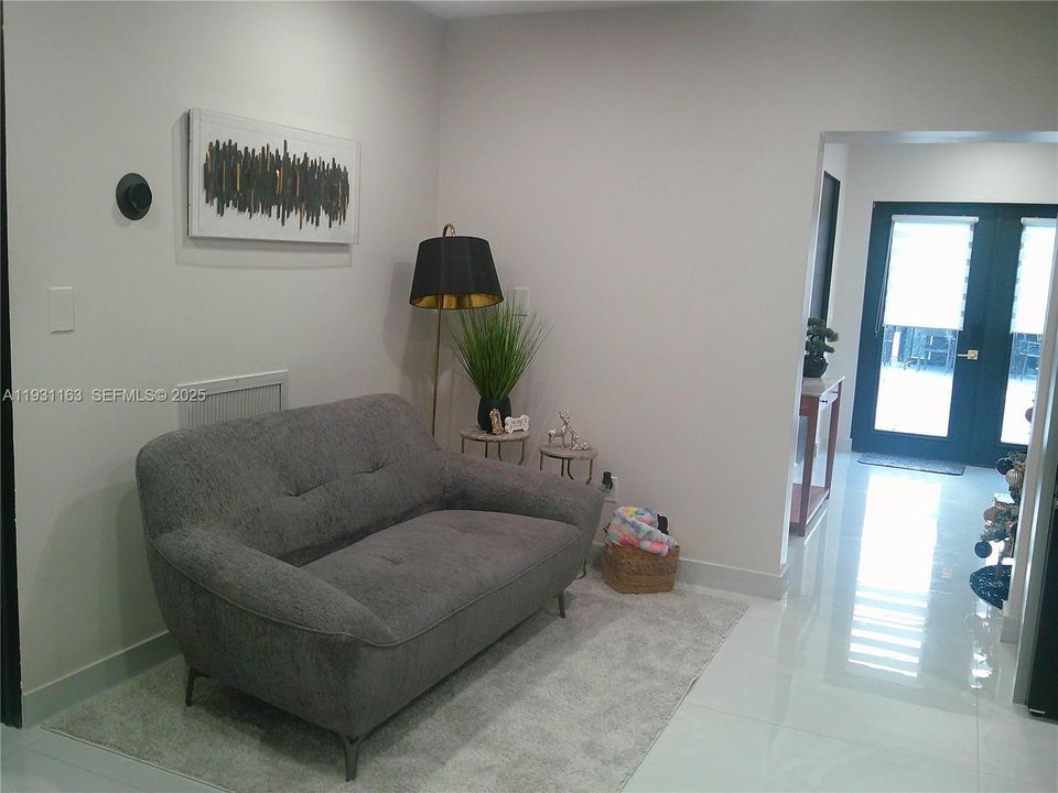 For Sale: $639,900 (3 beds, 2 baths, 2214 Square Feet)