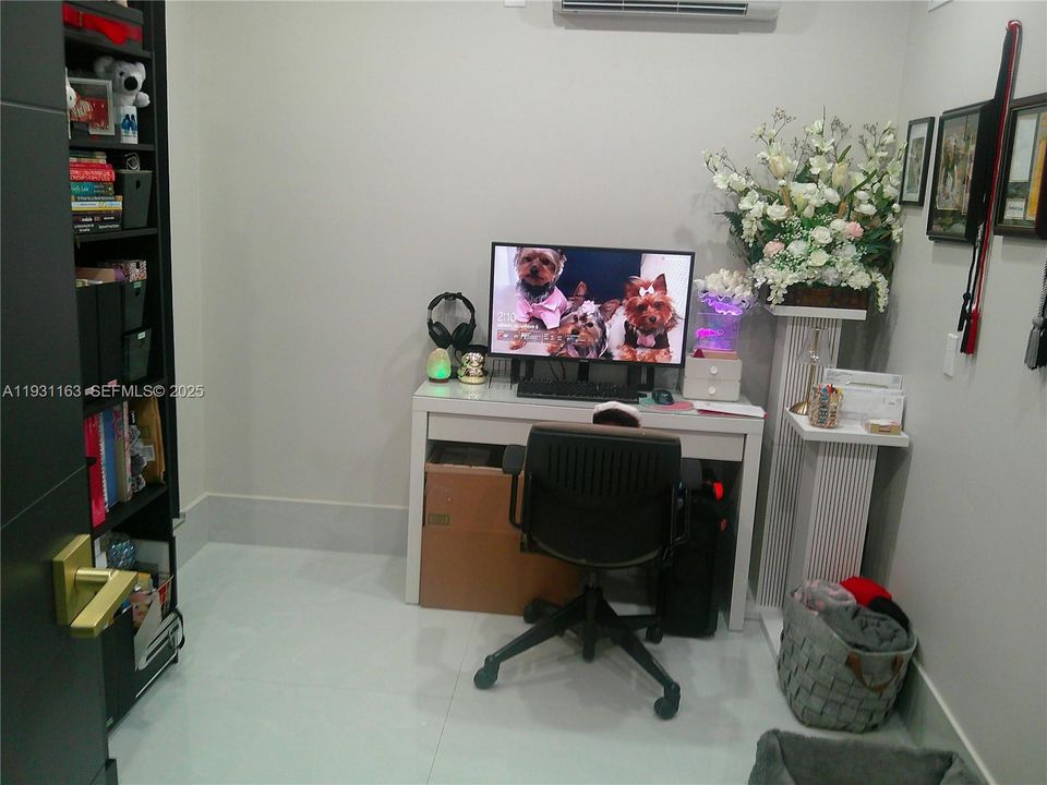 For Sale: $639,900 (3 beds, 2 baths, 2214 Square Feet)