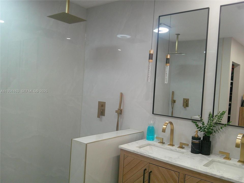 For Sale: $639,900 (3 beds, 2 baths, 2214 Square Feet)