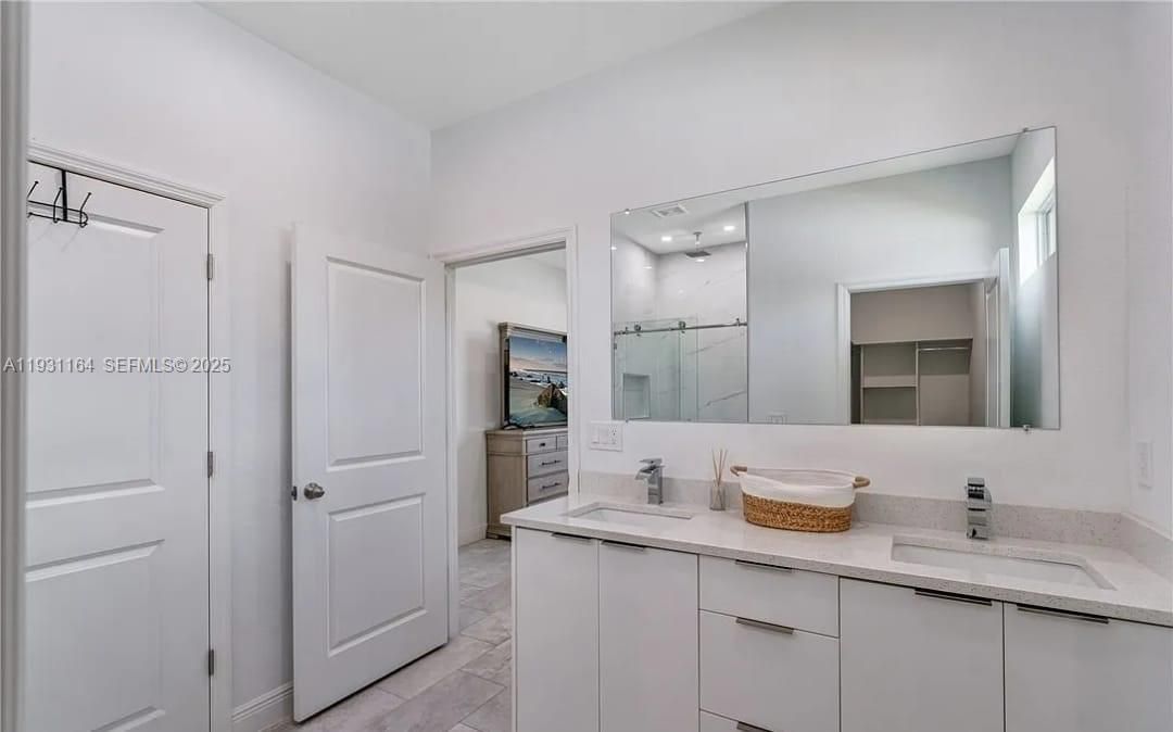For Sale: $319,900 (3 beds, 2 baths, 1505 Square Feet)