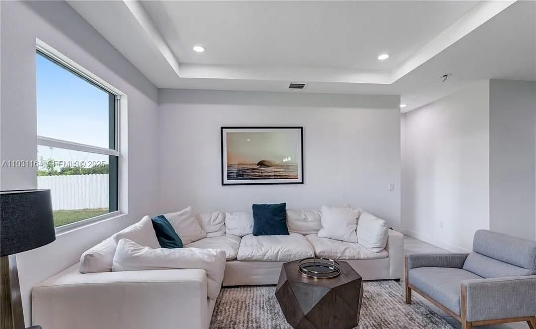 For Sale: $319,900 (3 beds, 2 baths, 1505 Square Feet)