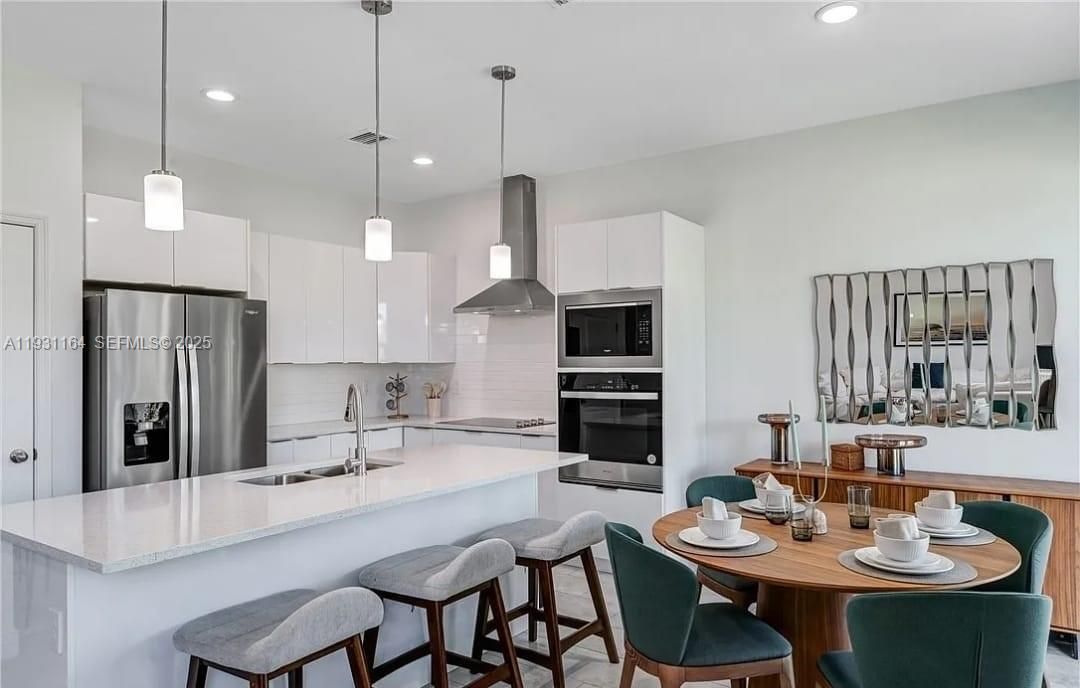 For Sale: $319,900 (3 beds, 2 baths, 1505 Square Feet)