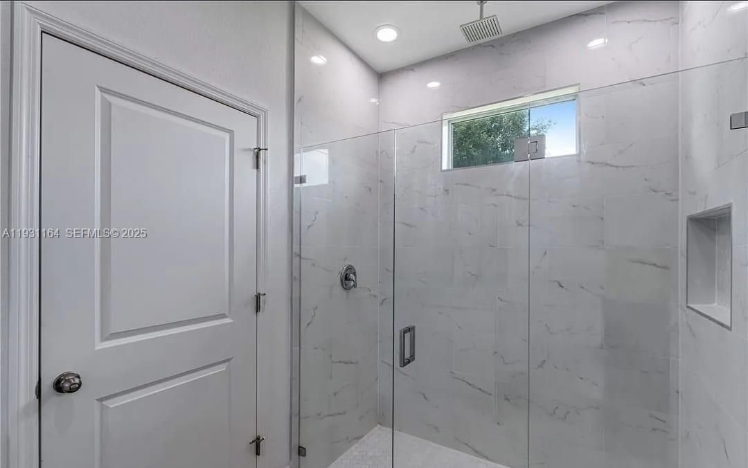 For Sale: $319,900 (3 beds, 2 baths, 1505 Square Feet)