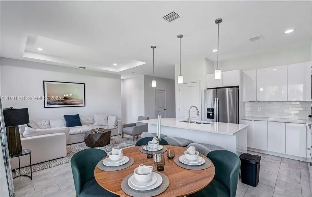 For Sale: $319,900 (3 beds, 2 baths, 1505 Square Feet)