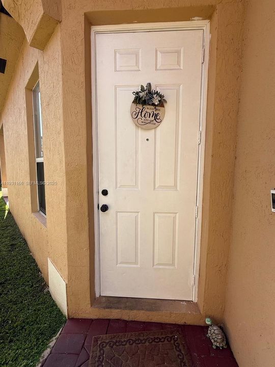 For Rent: $2,500 (3 beds, 2 baths, 1426 Square Feet)