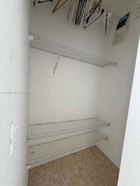 For Rent: $2,500 (3 beds, 2 baths, 1426 Square Feet)