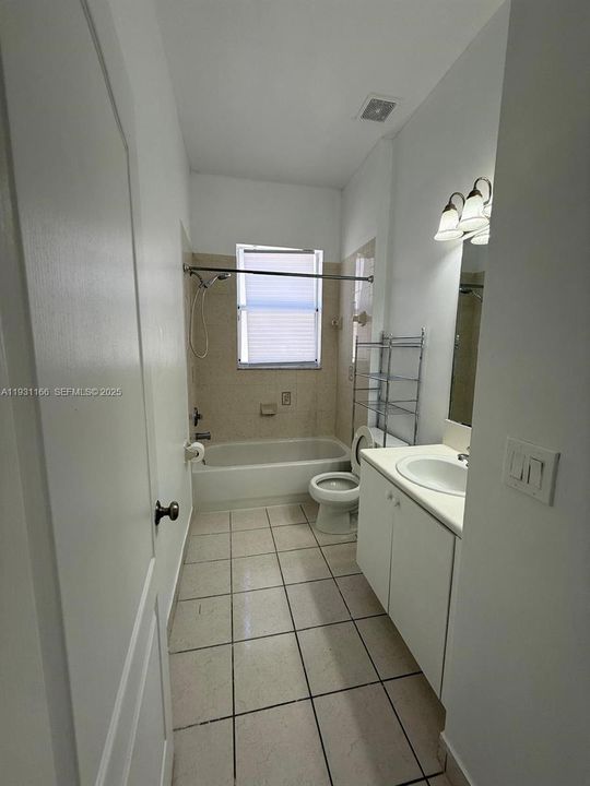 For Rent: $2,500 (3 beds, 2 baths, 1426 Square Feet)