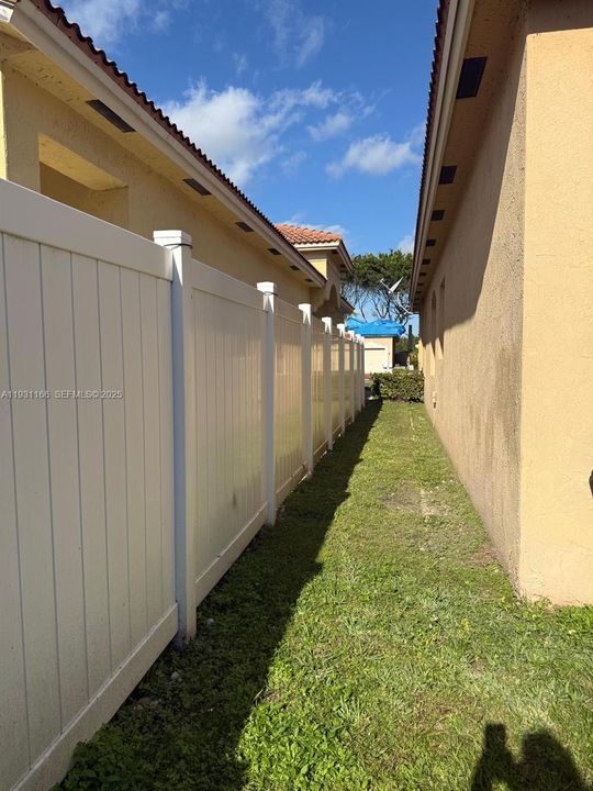 For Rent: $2,500 (3 beds, 2 baths, 1426 Square Feet)