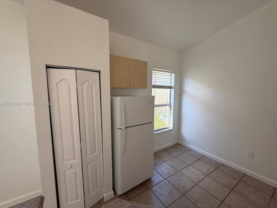 For Rent: $2,500 (3 beds, 2 baths, 1426 Square Feet)