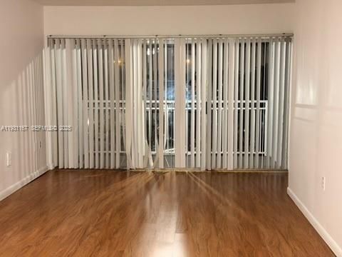 В аренду: $2,350 (2 спален, 2 ванн, 1415 Квадратных фут)