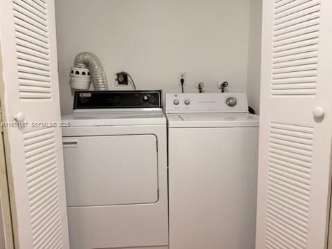 В аренду: $2,350 (2 спален, 2 ванн, 1415 Квадратных фут)