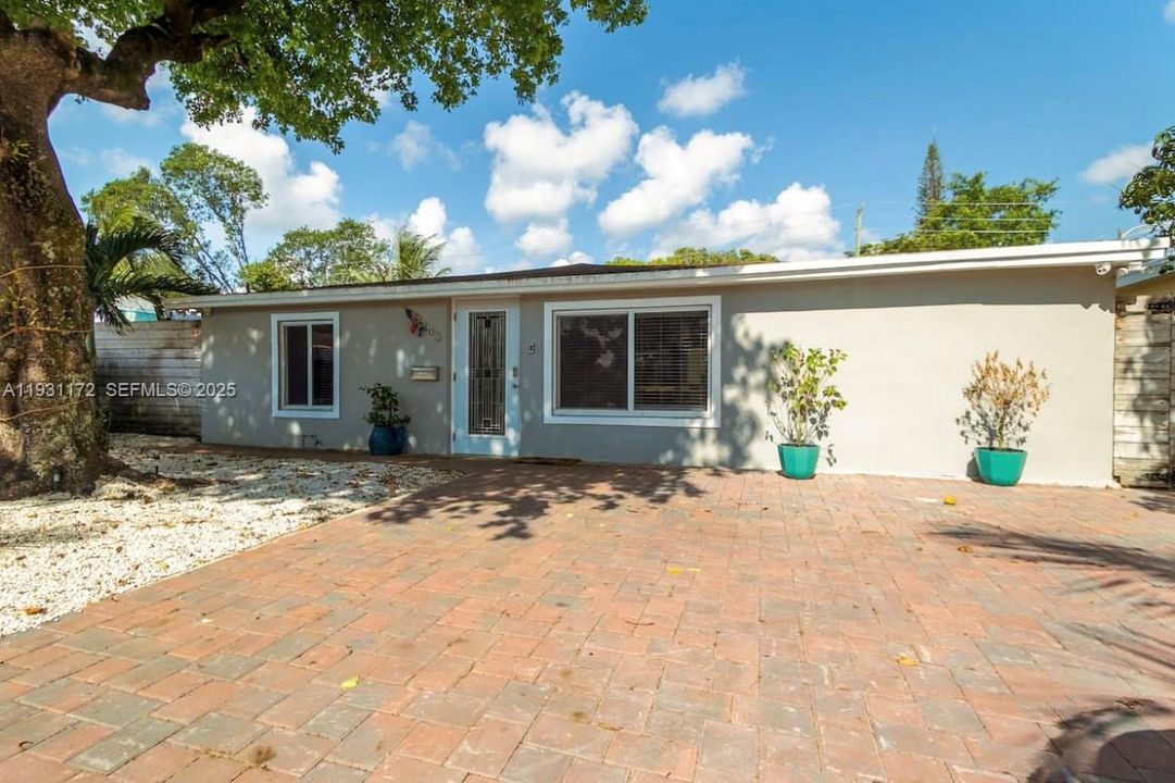 На продажу: $599,000 (2 спален, 2 ванн, 1250 Квадратных фут)