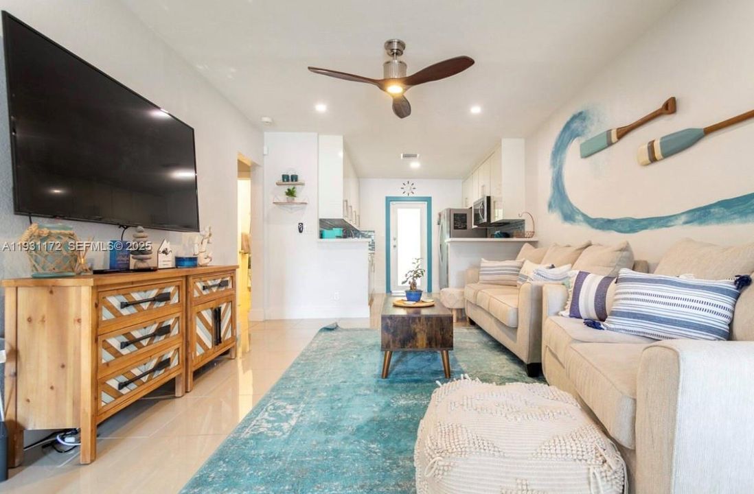 На продажу: $599,000 (2 спален, 2 ванн, 1250 Квадратных фут)