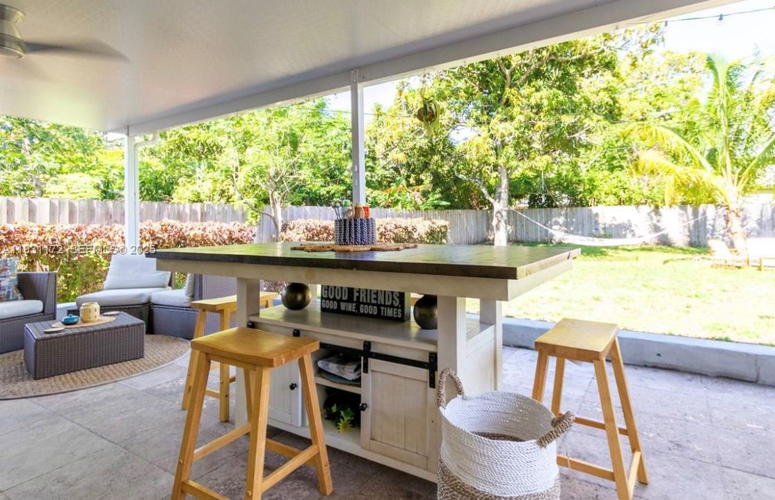 На продажу: $599,000 (2 спален, 2 ванн, 1250 Квадратных фут)