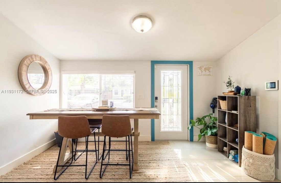 На продажу: $599,000 (2 спален, 2 ванн, 1250 Квадратных фут)