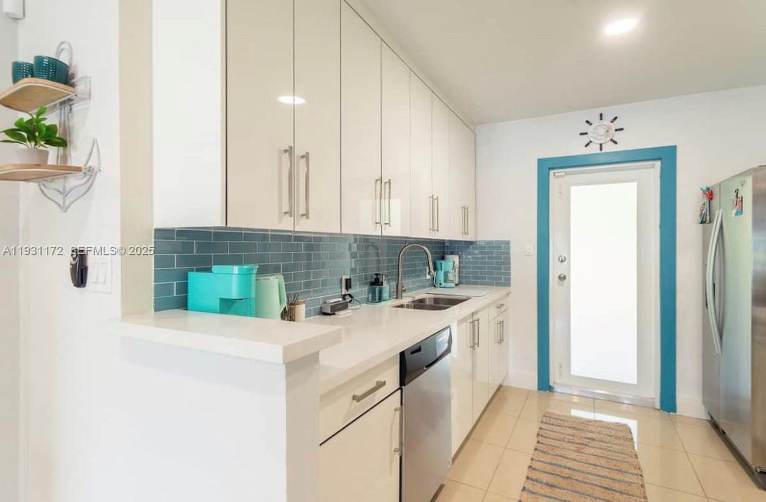 На продажу: $599,000 (2 спален, 2 ванн, 1250 Квадратных фут)