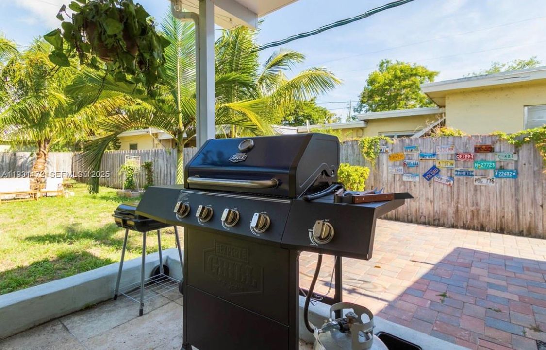 На продажу: $599,000 (2 спален, 2 ванн, 1250 Квадратных фут)