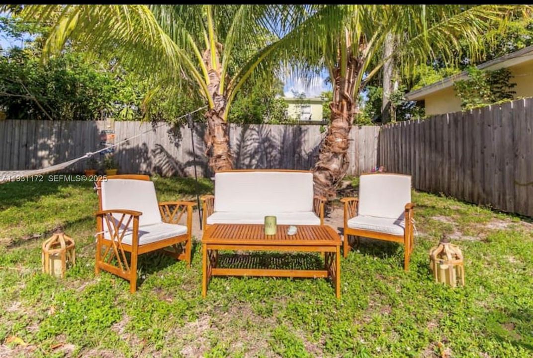 На продажу: $599,000 (2 спален, 2 ванн, 1250 Квадратных фут)