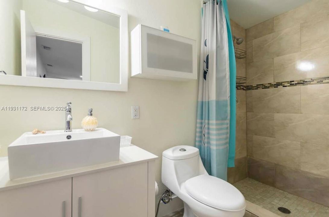 На продажу: $599,000 (2 спален, 2 ванн, 1250 Квадратных фут)