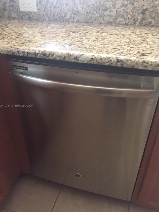 В аренду: $3,200 (3 спален, 2 ванн, 1742 Квадратных фут)