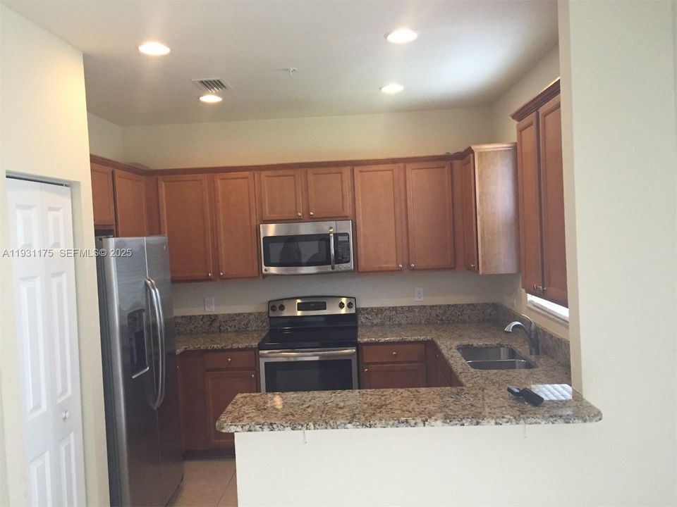 В аренду: $3,200 (3 спален, 2 ванн, 1742 Квадратных фут)