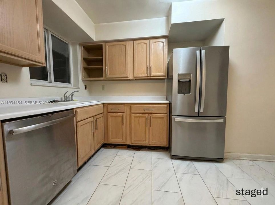 For Sale: $395,000 (2 beds, 1 baths, 1100 Square Feet)
