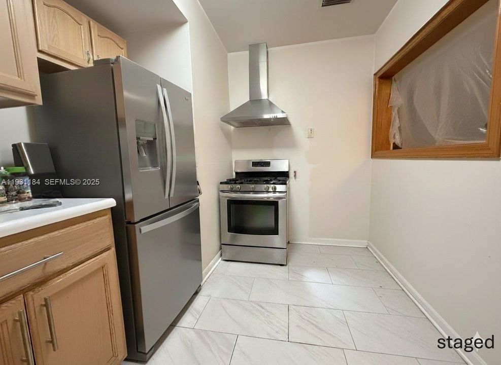 For Sale: $395,000 (2 beds, 1 baths, 1100 Square Feet)