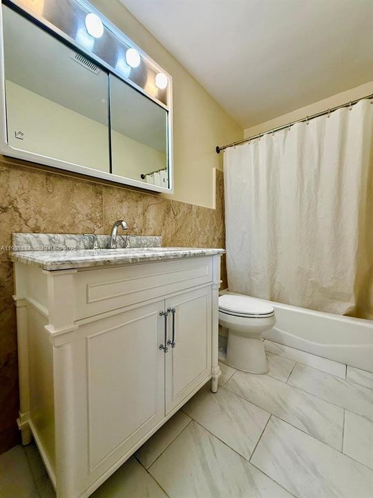 For Sale: $395,000 (2 beds, 1 baths, 1100 Square Feet)