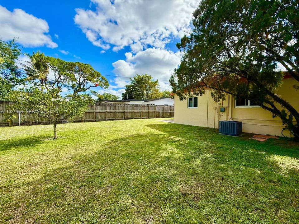 For Sale: $395,000 (2 beds, 1 baths, 1100 Square Feet)