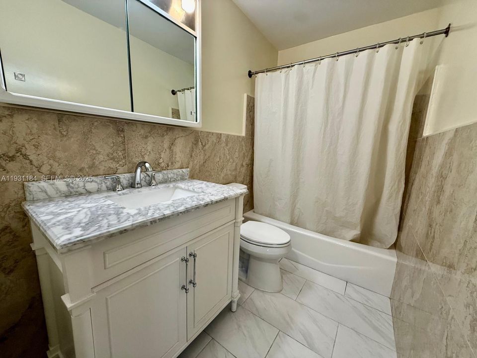 For Sale: $395,000 (2 beds, 1 baths, 1100 Square Feet)