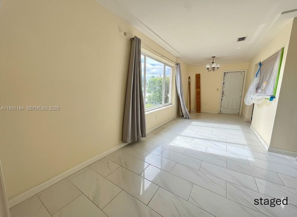 For Sale: $395,000 (2 beds, 1 baths, 1100 Square Feet)