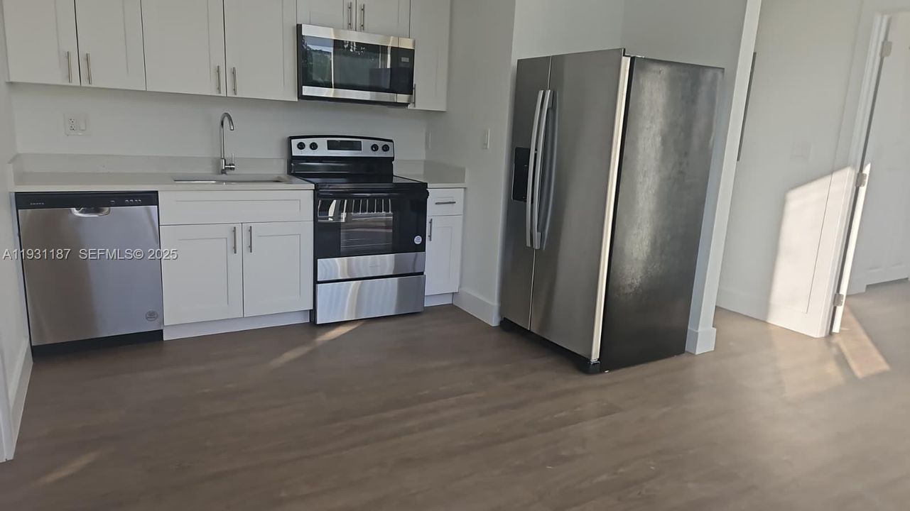 出租: $2,100 (2 贝兹, 1 浴室, 0 平方英尺)