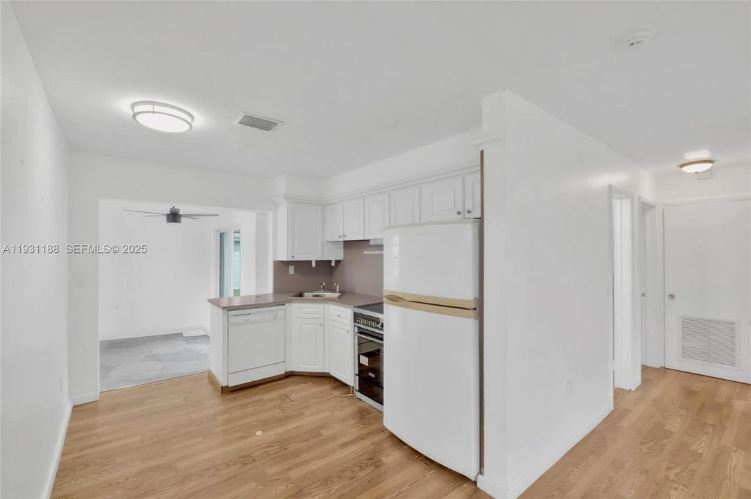 For Sale: $499,900 (3 beds, 2 baths, 1168 Square Feet)