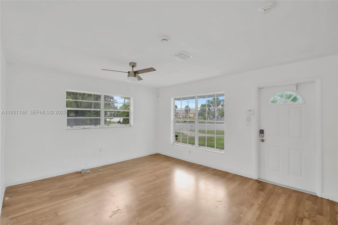 For Sale: $499,900 (3 beds, 2 baths, 1168 Square Feet)