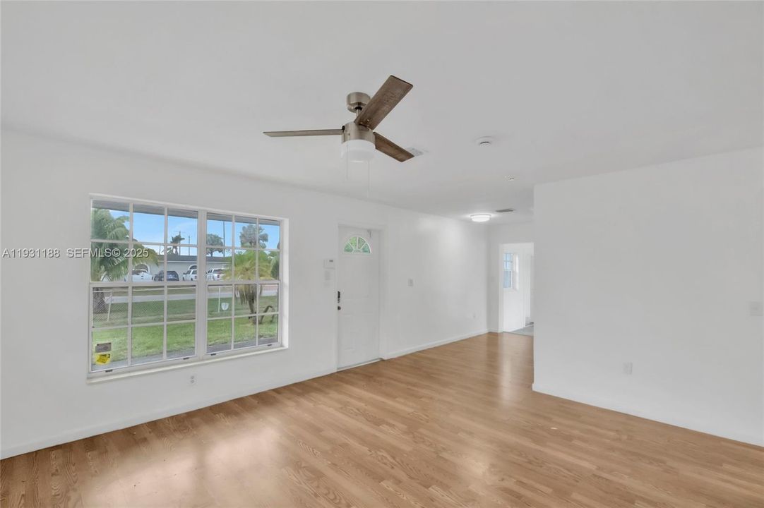 For Sale: $499,900 (3 beds, 2 baths, 1168 Square Feet)