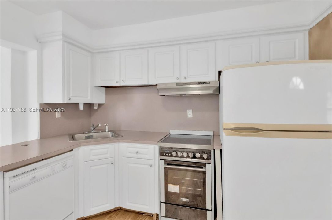 For Sale: $499,900 (3 beds, 2 baths, 1168 Square Feet)